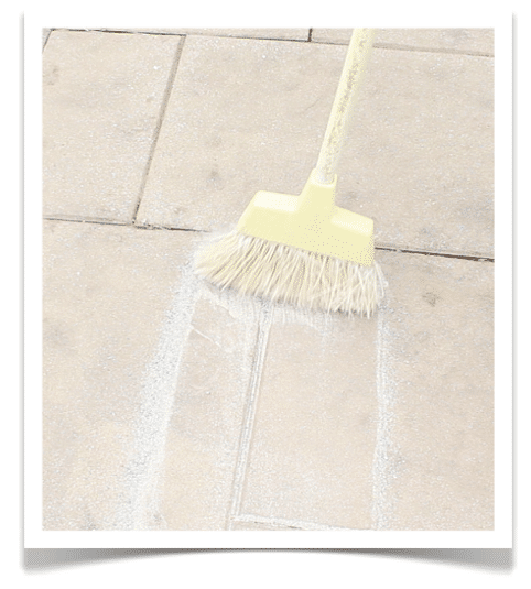 Spread Polymeric Sand with Brush