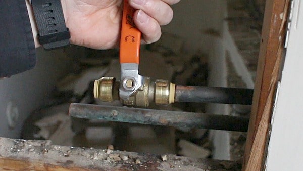 How to Turn off the Water for Plumbing Repairs