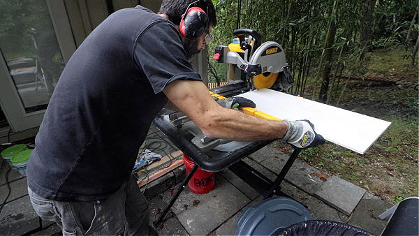 Cutting Tile with Wet Saw - 600