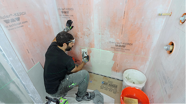 How to Trowel Mortar for Vertical Shower Tile - 600