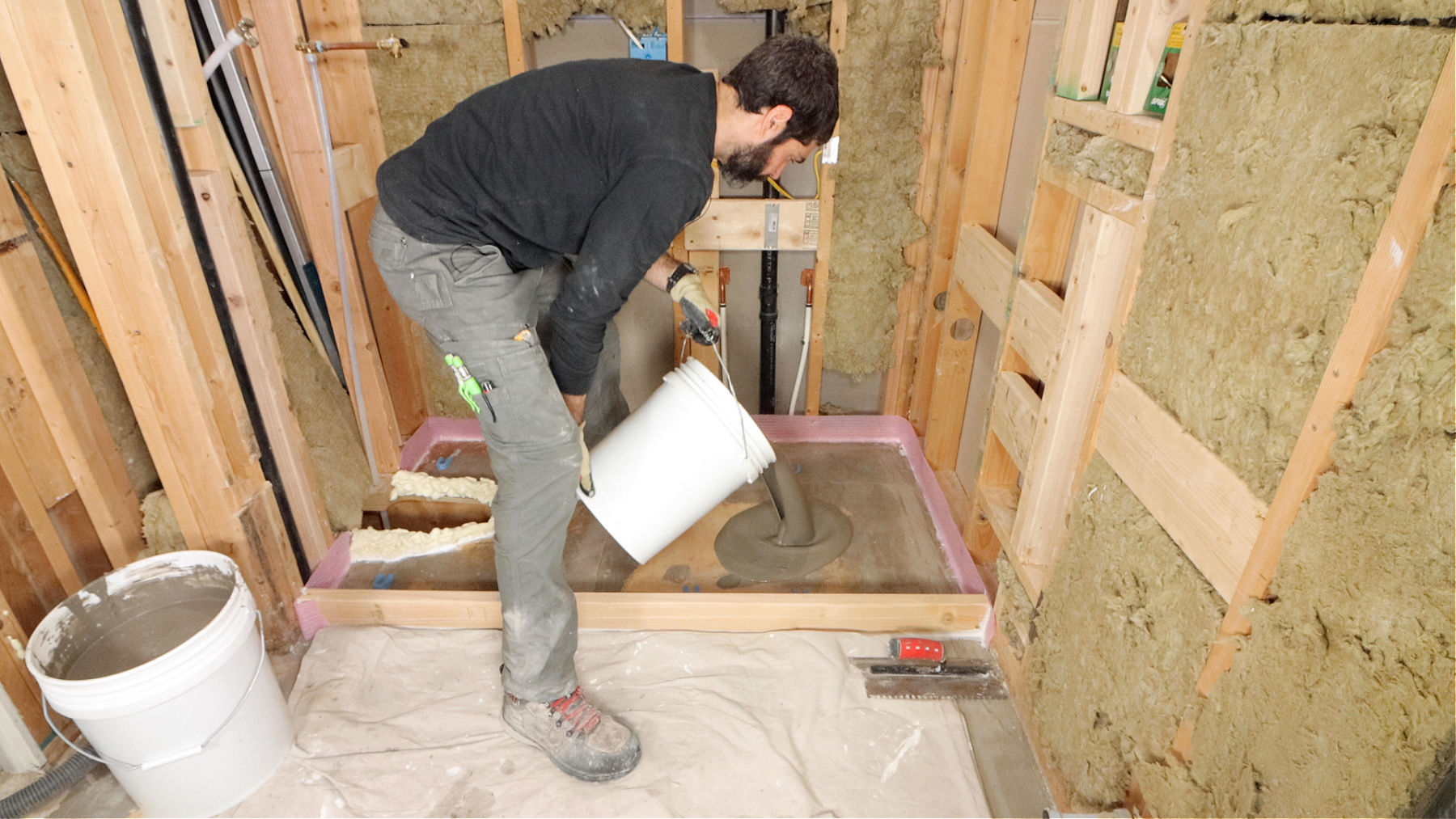 How to Pour Self-Leveling Underlayment (for a Bathtub Installation)
