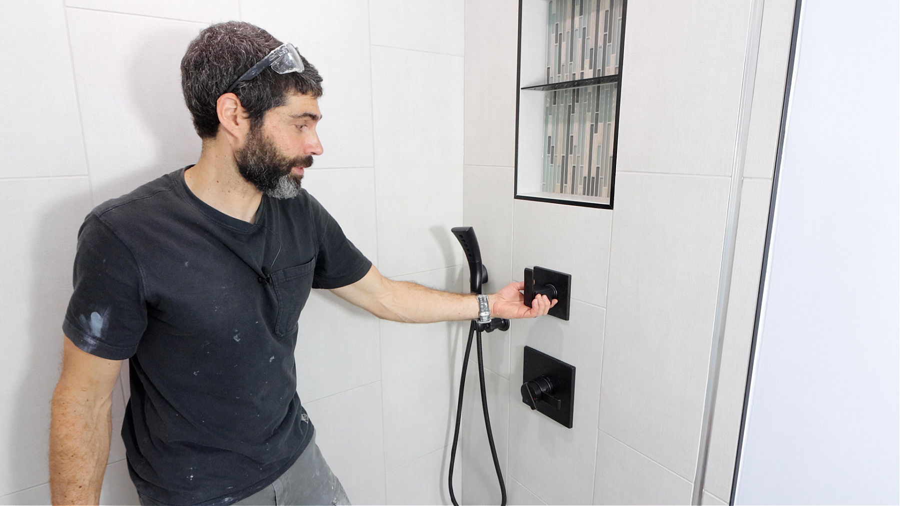 How to Clean Efflorescence Off Stone Walls