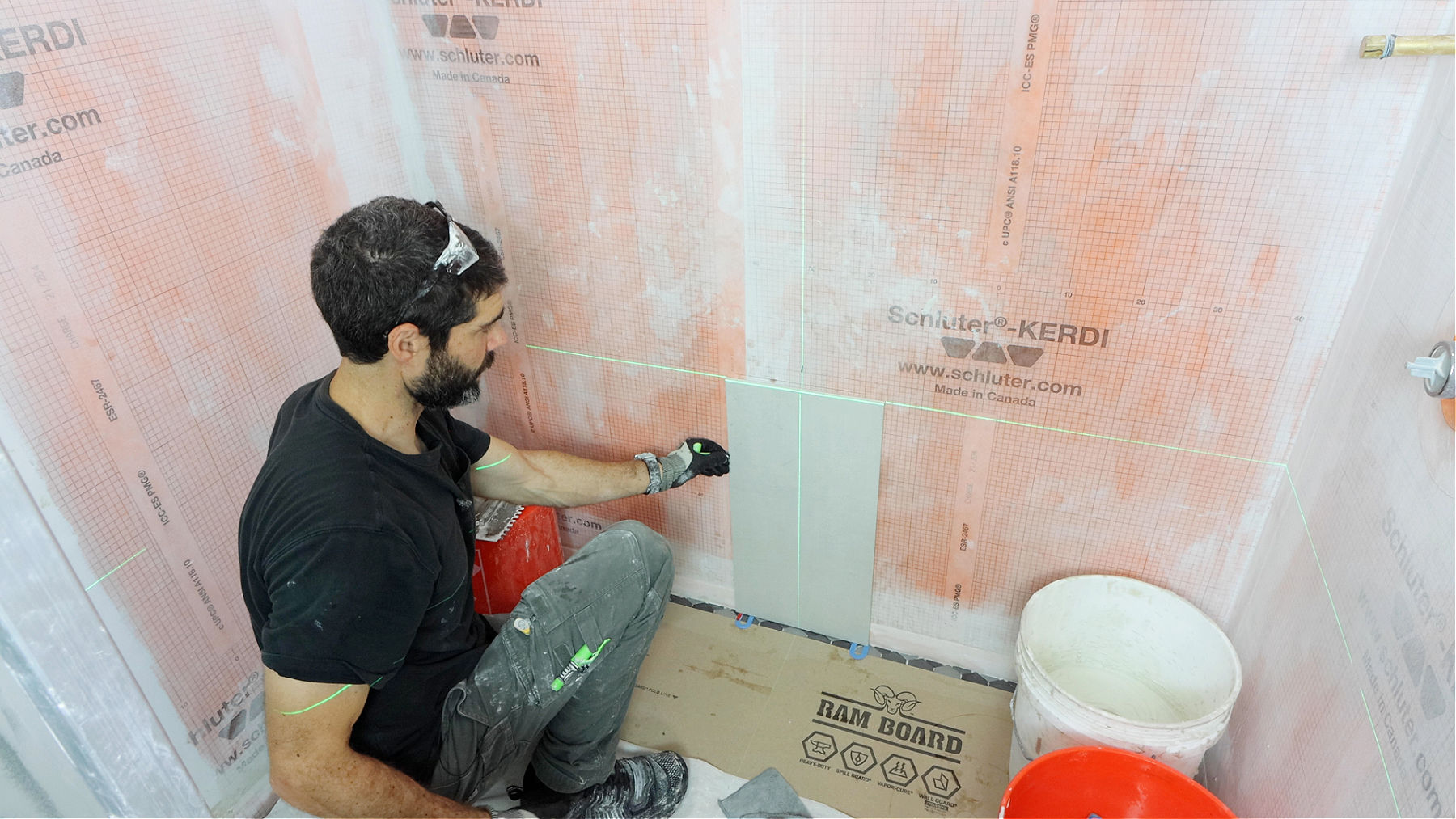 Setting First Column of Main Wall Tile