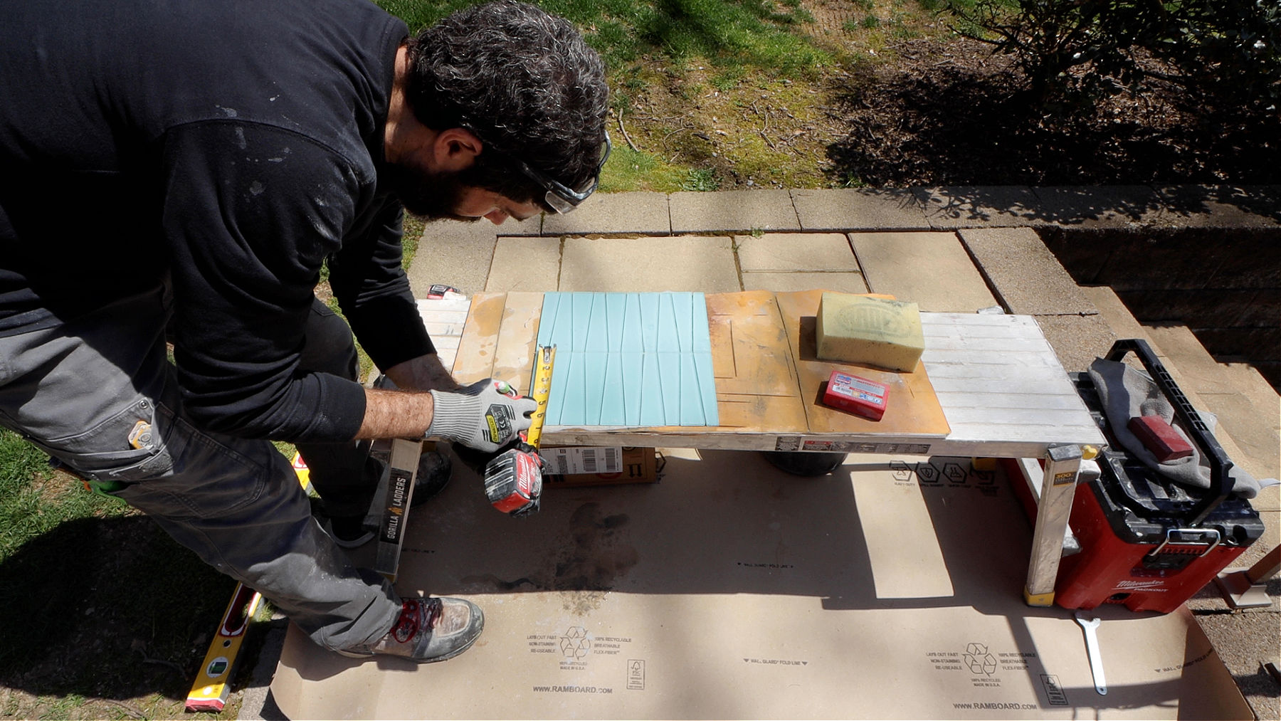 How to Cut Glass Mosaics for Niche