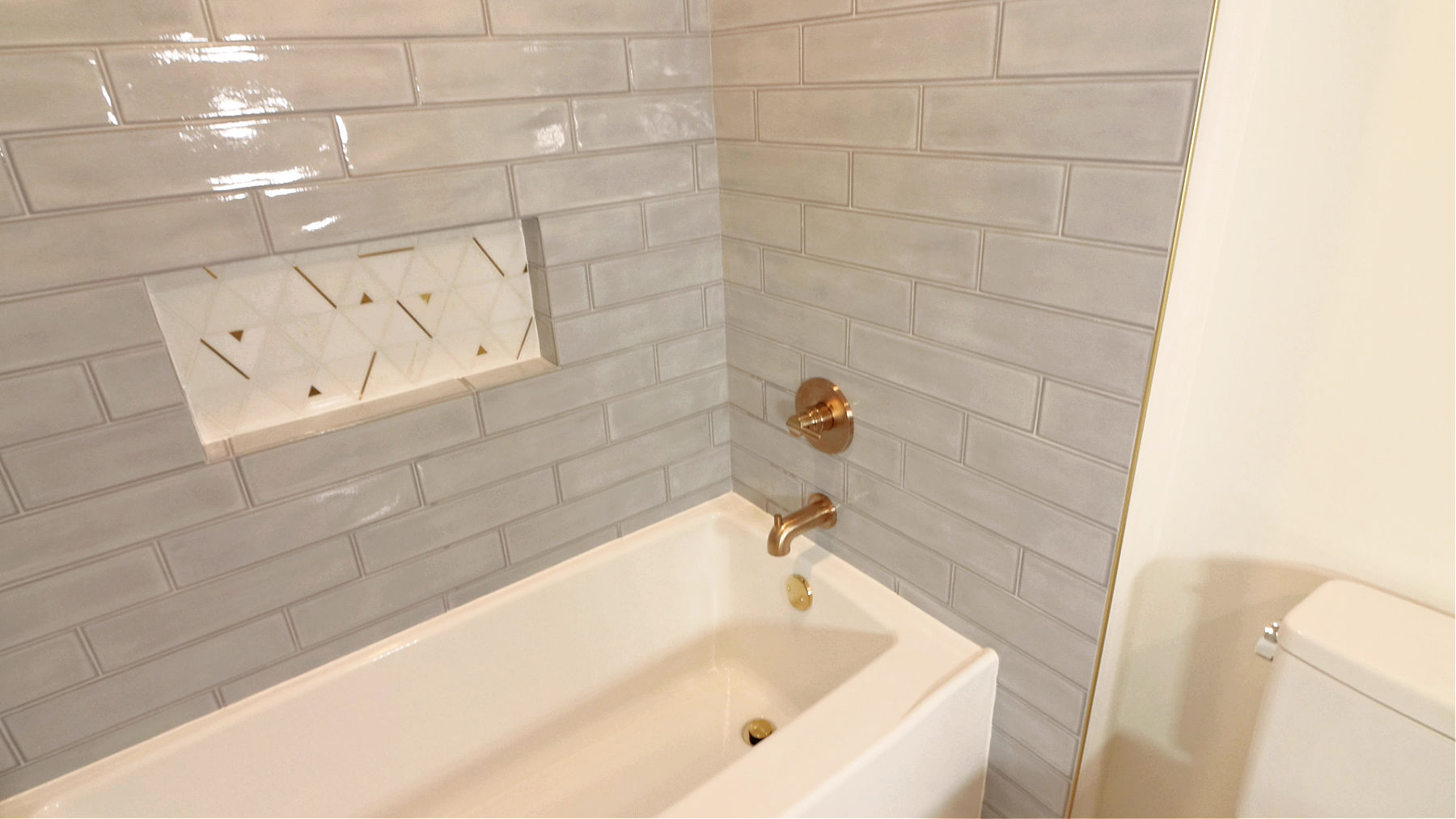 Tile Shower Walls (4×16 with Niche)